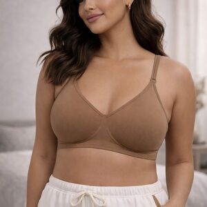 SKIMS Wireless Seamless Bra in Tan